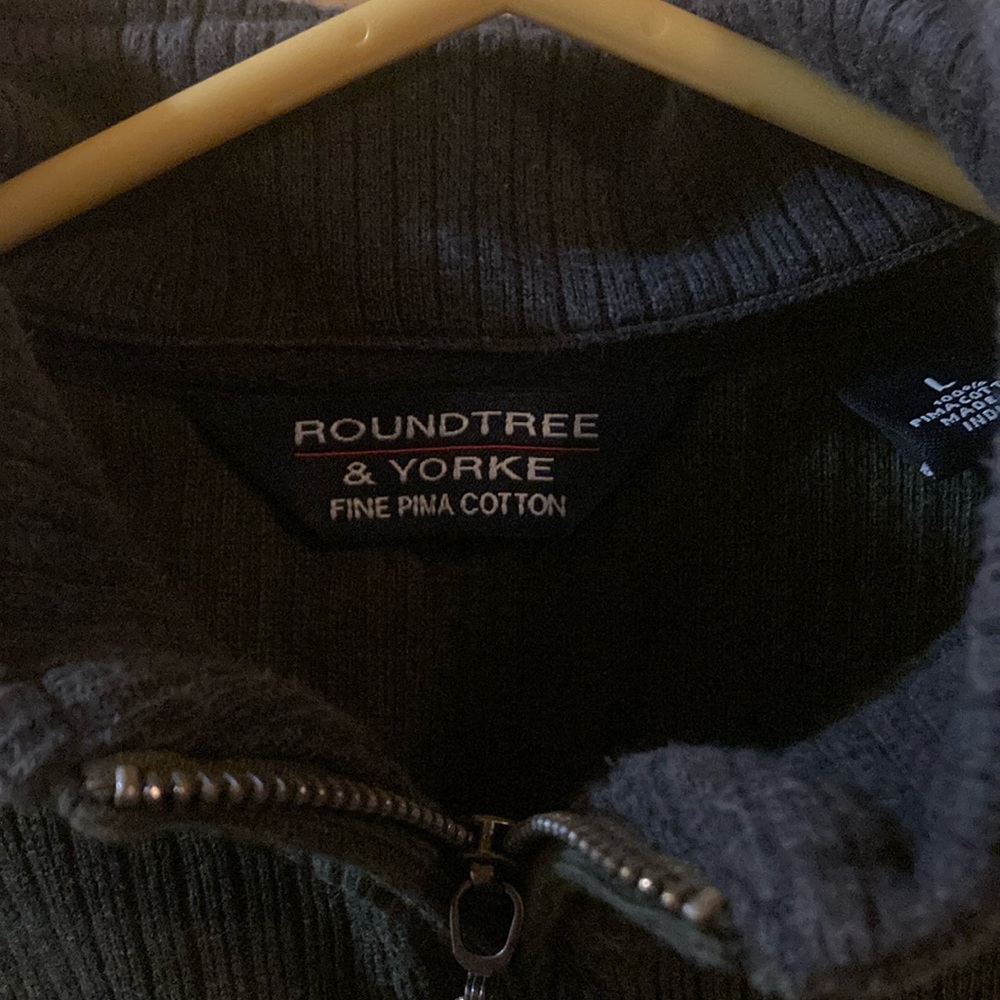 ROUNDTREE & YORKE SWEATER